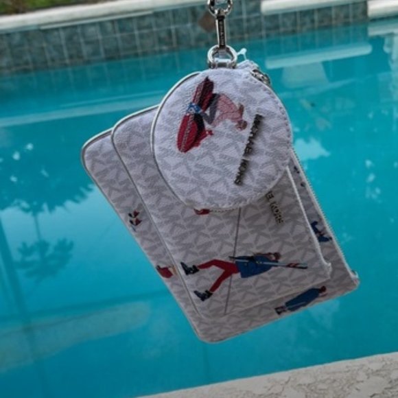 Michael Kors Jet Set Girls Wristlet Trio - Picture 6 of 15